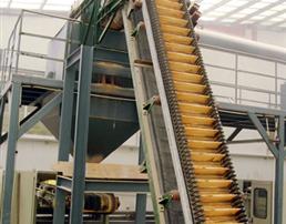 大傾角擋邊帶式輸送機(jī) 大傾角擋邊帶式輸送機(jī)